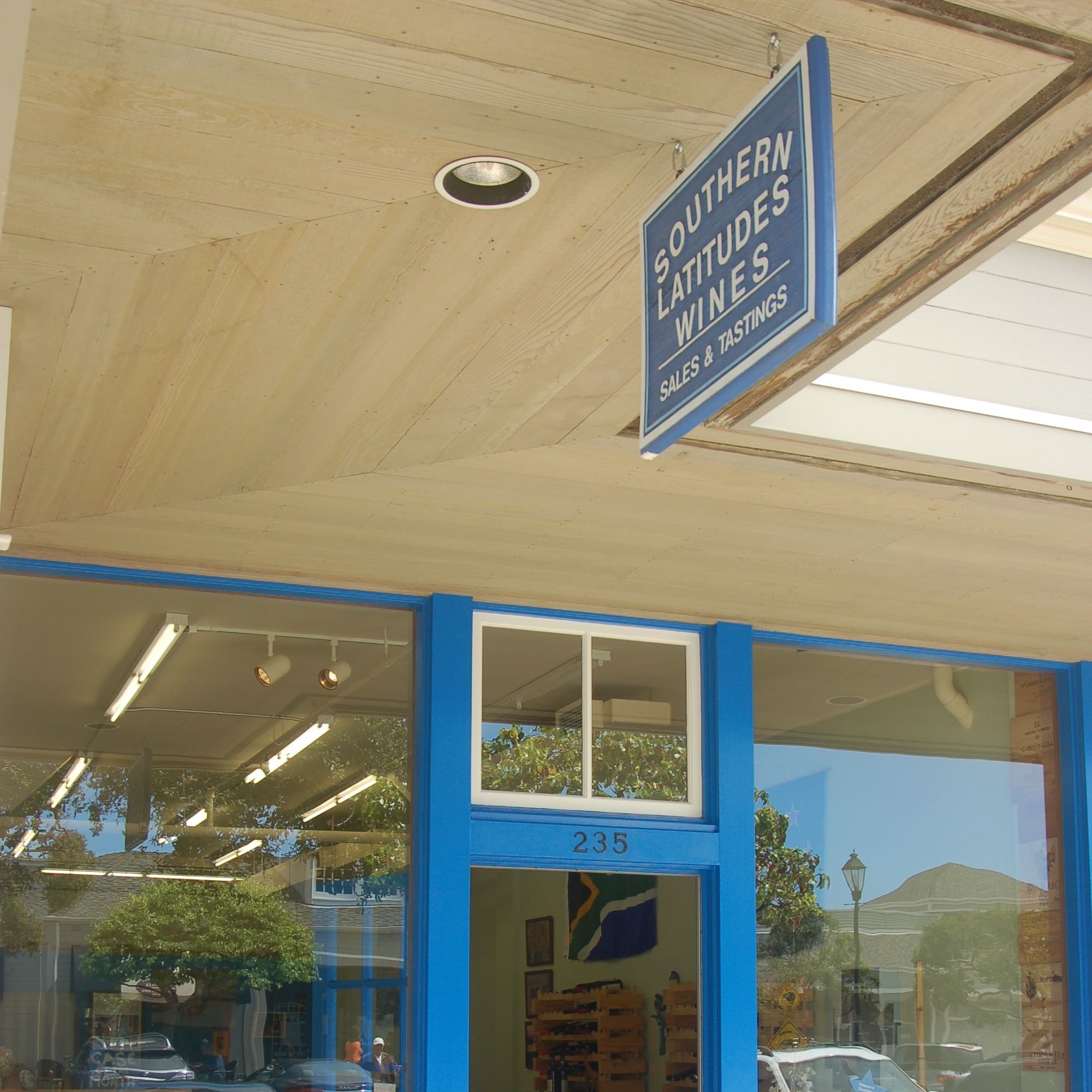 solawines's profile picture. Selling, shipping and sipping fabulous wines from the Southern Hemisphere, and keeping tabs on our two beagles, Taz and Flinders, in our spare time.