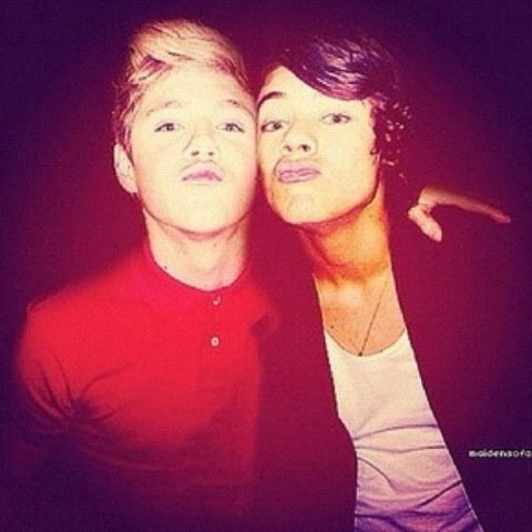 We are Narry girls!~Lov One direction~