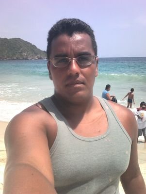 Licenciado en Historia, Nadador y Realista. La Vida esta llena de grandes sorpresas y aventuras.