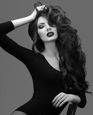 Daughter of @Mairon_Sauron and @Vengeful_Melkor, twin sister to @Darkprince_Dir, The best Blacksmith around (18+ single ship Mc)