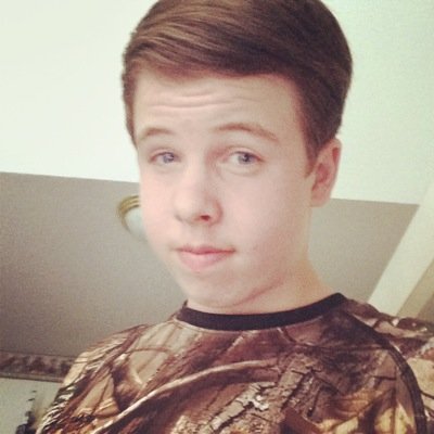 Follow me! From NC I LIVE TO TWEET N' LOVE TO TWEET LOVE MY FOLLOWERS. Also follow my Instagram:aldenrayy2