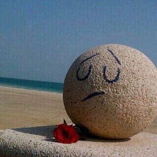 لا تتجاهل من يعشقك فسيأتي يوم يتجاهلك