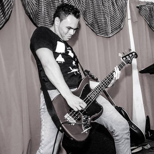 Zamir_Antidoto's profile picture. Hijo de DIOS- Artista-Bajista de la banda antidoto @Antidoto_Vzla siguenos facebook danos like en FACEBOOK aqui --------http://t.co/sCimMcPUoB