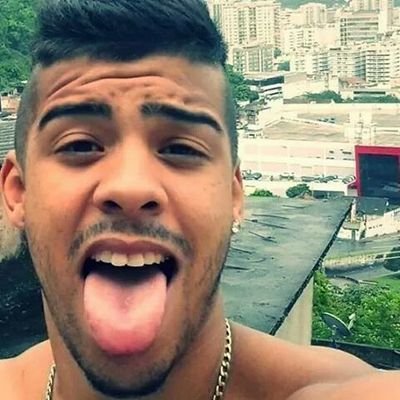 Não julgue quem fuma , julgue tem estrupa , Não bate em bêbados bate em Gays .