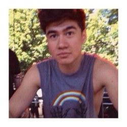 RT LINK IN MY BIO FOR A 5SOS/LUKE DM. LETS HELP THEM WIN #vote5sos // it'd be cool if you followed @denimluke as well //