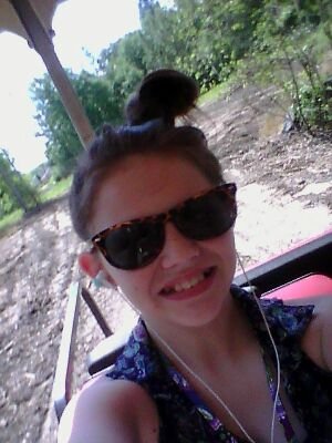 hi am a vampette and a fan 5sos and one direction!