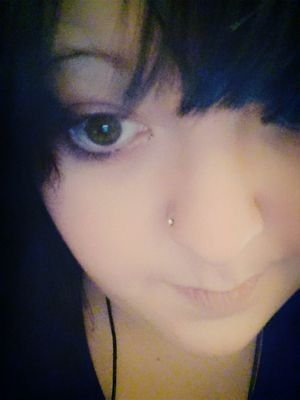 its_a_misskate's profile picture. Vet Nurse Student & Spoken Word Poet