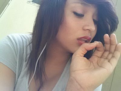 I'm Alice 
I'm 15 
I'm chill nd a stoner cx 
in the making
Capricorn 
I go to Midlothian high school