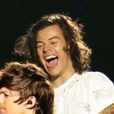heres a bunch of cute harry gifs from when hes 16 years old up to 19 ☺️