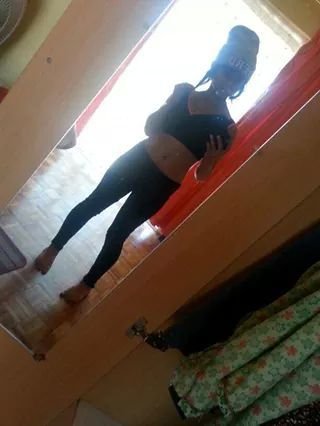 i like taking pic and am addicted too' food bhut am not fat :) _ iFollowBack x