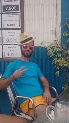 jugador de futbol, estudiante de frio y amigo de ti!!....
