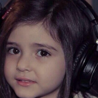 ‏‏‏‏من العظيم من يشعر المرء بحضرته أنه صغير ولكن العظيم من يشعرهم انهم عظماء