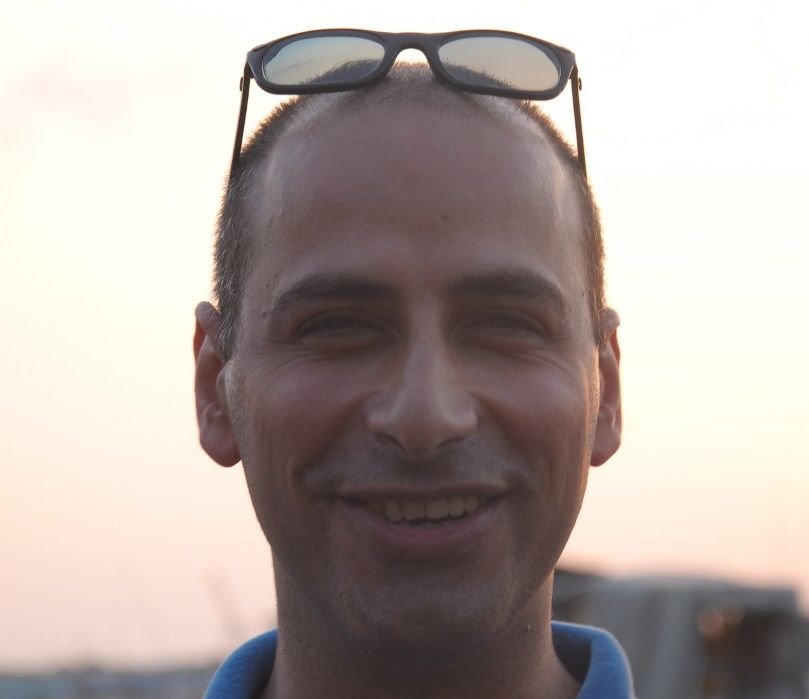 מפתח תוכנה. 
כל החכמה האנושית מצטמצמת לשתי מלים: לחכות ולקוות (אלכסנדר דיומא האב, הרוזן ממונטה כריסטו)