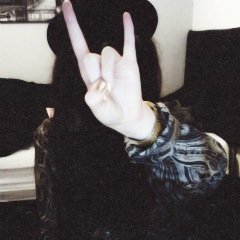 follow @violentdaises