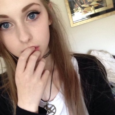 phanamore's profile picture. saving my old @ to keep the emo dream alive