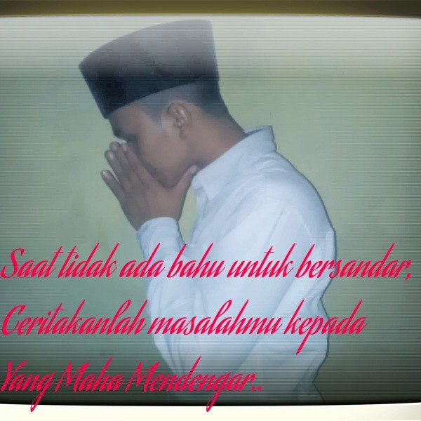 “Senyum adalah cara yang paling sederhana menikmati hidup”