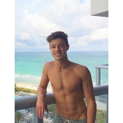 free follow from @dailydaallas please follow main acc x your fave will notice you soon