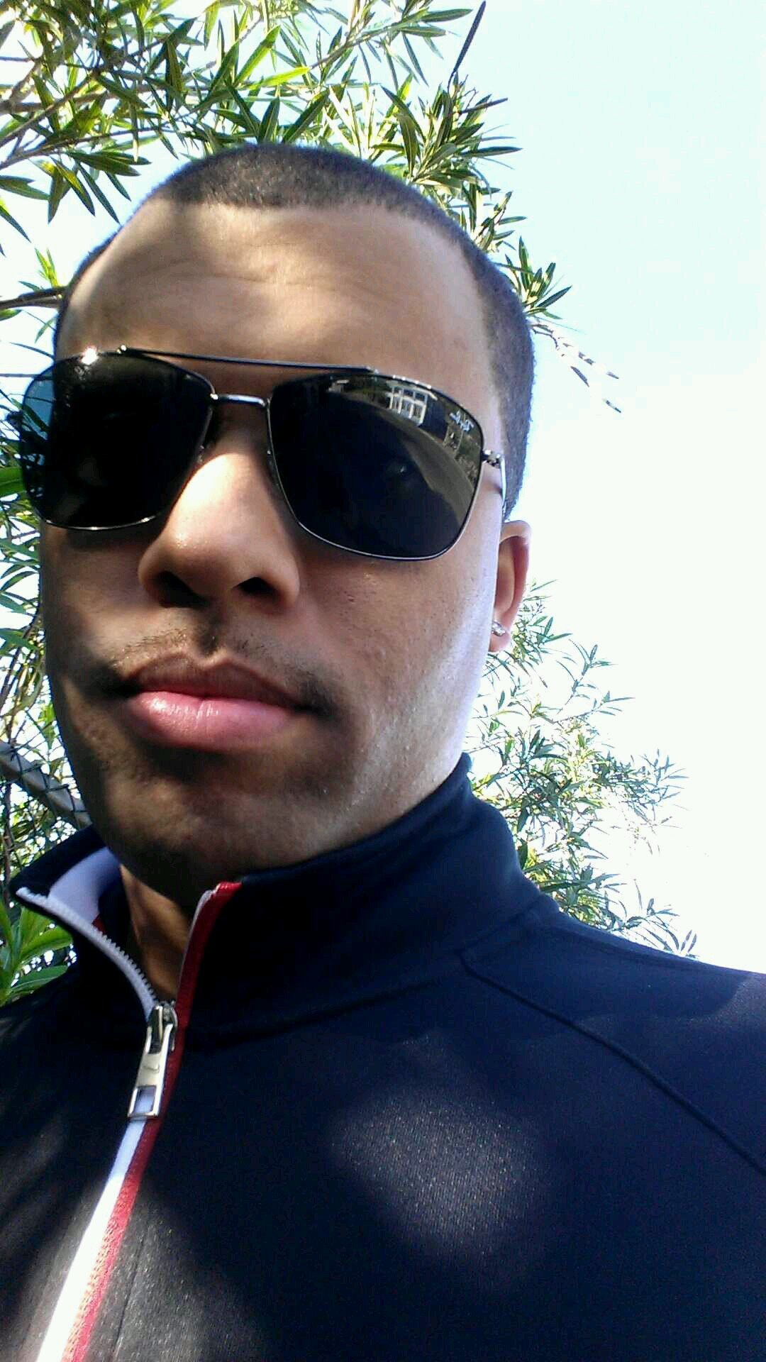 I follow sports. @ManUtd, @chicagobulls, @NHLBlackhawks, @49ers and @Mariners are my teams.