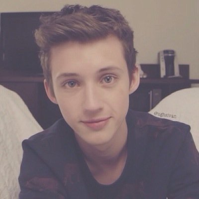 You just got a free follow so please follow @_TomSivan