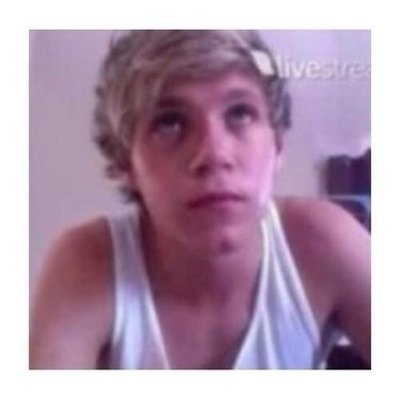 hi please follow @93ftniaIl and ask for a followback