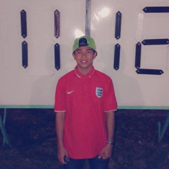 Ingin menjadi pemain bola propesional.