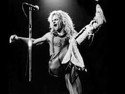 I love rock// bassist~Offspring,Nirvana,pink floyd,AC/DC,Iron Maiden,metallica,BVB,BON JOVI,RHCP,Blink182,PTV,GNR,Beatles,Queen,Bruce Springsteen,Van halen,etc