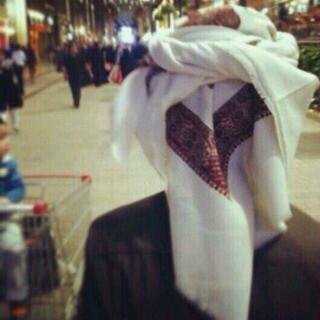 سبحان الله وبحمده سبحان الله العظيم،أشهد ان لاإله إلا الله وحده لاشريك له له الملك وله الحمد وهو على كل شي قدير