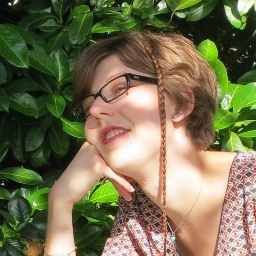 Référenceuse et rédactrice web. LIcence pro RRW promo 2014. Perruche lover. Lectrice la nuit, rêveuse le jour.