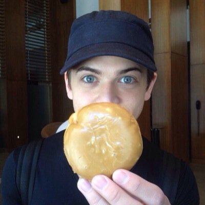 hunter hayes' biceps are the 9th wonder of the world