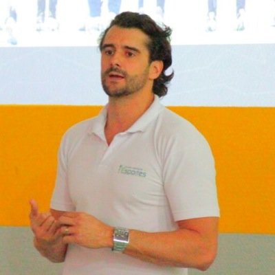 Ex atleta de Handebol e hoje Sócio Fundador da Agência de Comunicação e Marketing Esportivo - Look Sports e da Escola Nacional de Esportes.