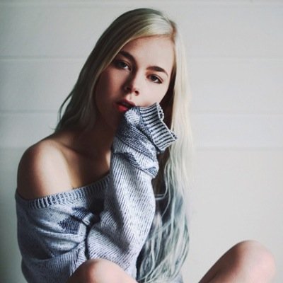wintermemoriess's profile picture. Chocolate caliente y buena musica mientras llueve,como estilo de vida❄️| 'Pain changes people'