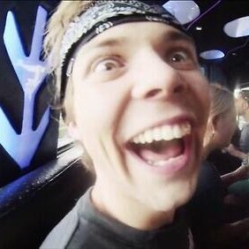 FOLLOW @MashtonsPony_ & @CliffocondaLand PLEASE