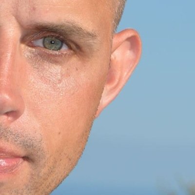 Fotograaf, trouwfotograaf en uitvaartfotograaf. Expert in Customer Service, Klantcontactstrategie, Outsouring, Offshore, Commercieel, Internet, Social Media,