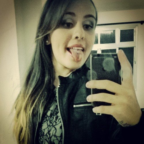 Deus me proteja do inimigo que me ataca ... E mais ainda daquele que me abraça !.