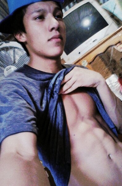 Follow me'm a simple guy friends l have 18 years your sex toy