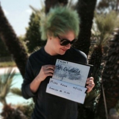 Follow @tryhxrdmuke not this acc(-;