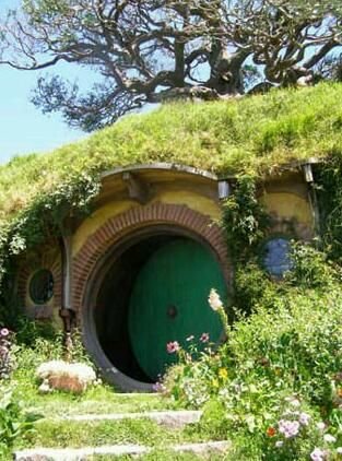 Hobbits-Dwarves-Elves                                                              Love MiddleEarth,NewZealand & UK