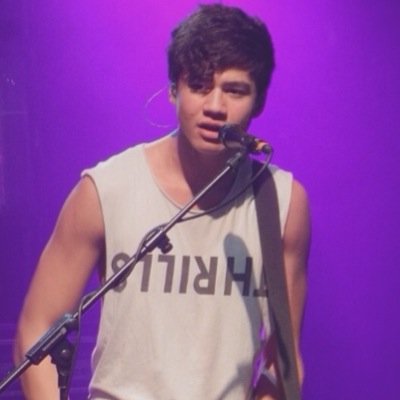 go follow @cuddlycashtons bc swag!!