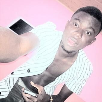 ♥Tomiwa mkes tshirt and customize for female and male........♣☺ contact me +23408137535503.. Always mkes ur shirt look good.    #PhotographerBoy. #Skiny