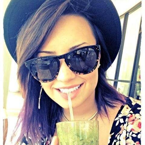 ''Viva para ser feliz n para agradar os outros''-Demi Lovato      since:17/04/14