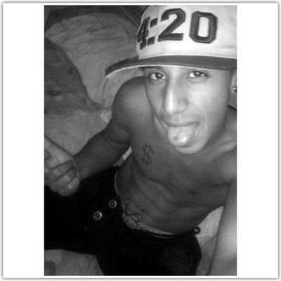 Saude e um Qualquer No Bolso o Resto Nóis Tira de Letra ♪ ♬ 