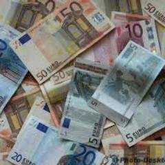 Gana dinero sin moverte de casa, solo debes hacer clicks sobre los enlaces y seguir las instrucciones, un ejemplo e una pagina es este http://t.co/NHnm88UZqN
