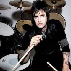 O importante não é vencer todos os dias, mas lutar sempre.

A coisa mais importante que você pode sempre fazer é seguir seus sonhos.- The Rev