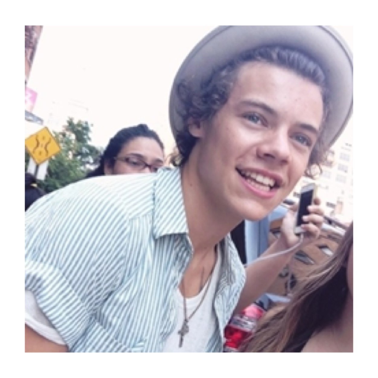 cutiecurlyhes's profile picture. The boys love u soooo so much, smilee for them  @90sclubhes