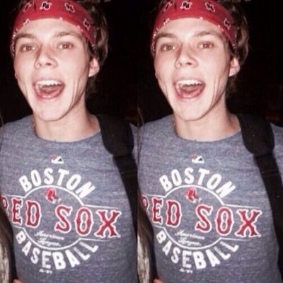 Rt everything i rt and helo 5sos win, we only have a few hours left