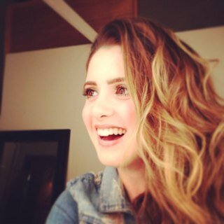 Compte source français sur Laura Marano!