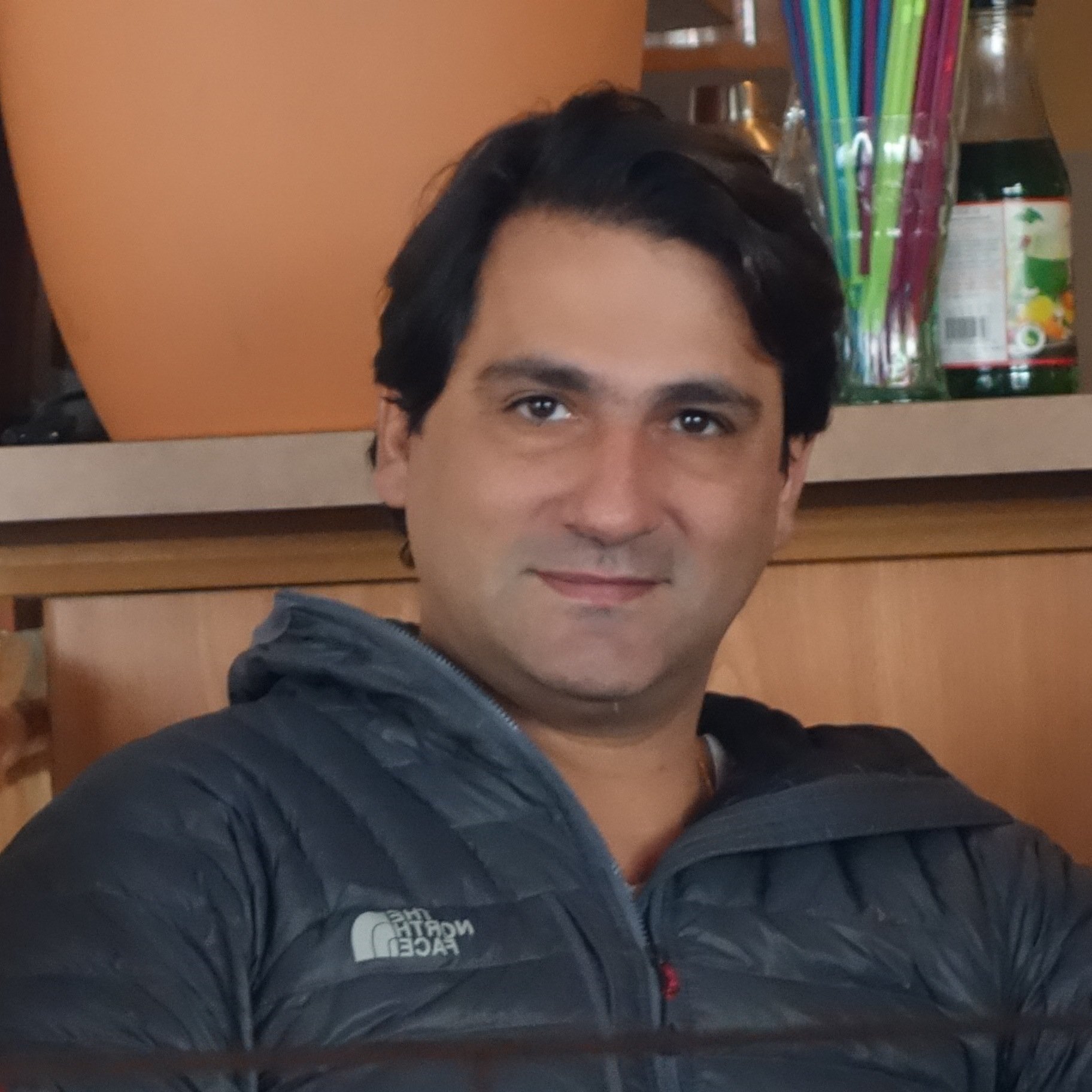 Produtor, comerciante e presidente do Sindicato Rural de Ponta Grossa e Núcleo dos Sind dos Campos Gerais.  Família, propriedade, ter direitos e deveres.