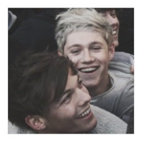 * follow @80skidlou bc she loves you *