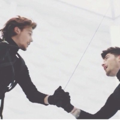 Hii love i just gave u a free follow, can u go follow my main account @i5sos_1DFAM :)
