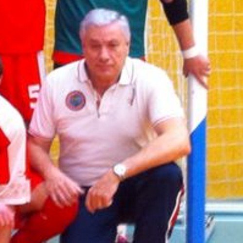 Hijo de Chus Alonso ex jugador internacional del Real Madrid y Real Oviedo. Ex seleccionador de la Federación Madrileña de fútbol sala.